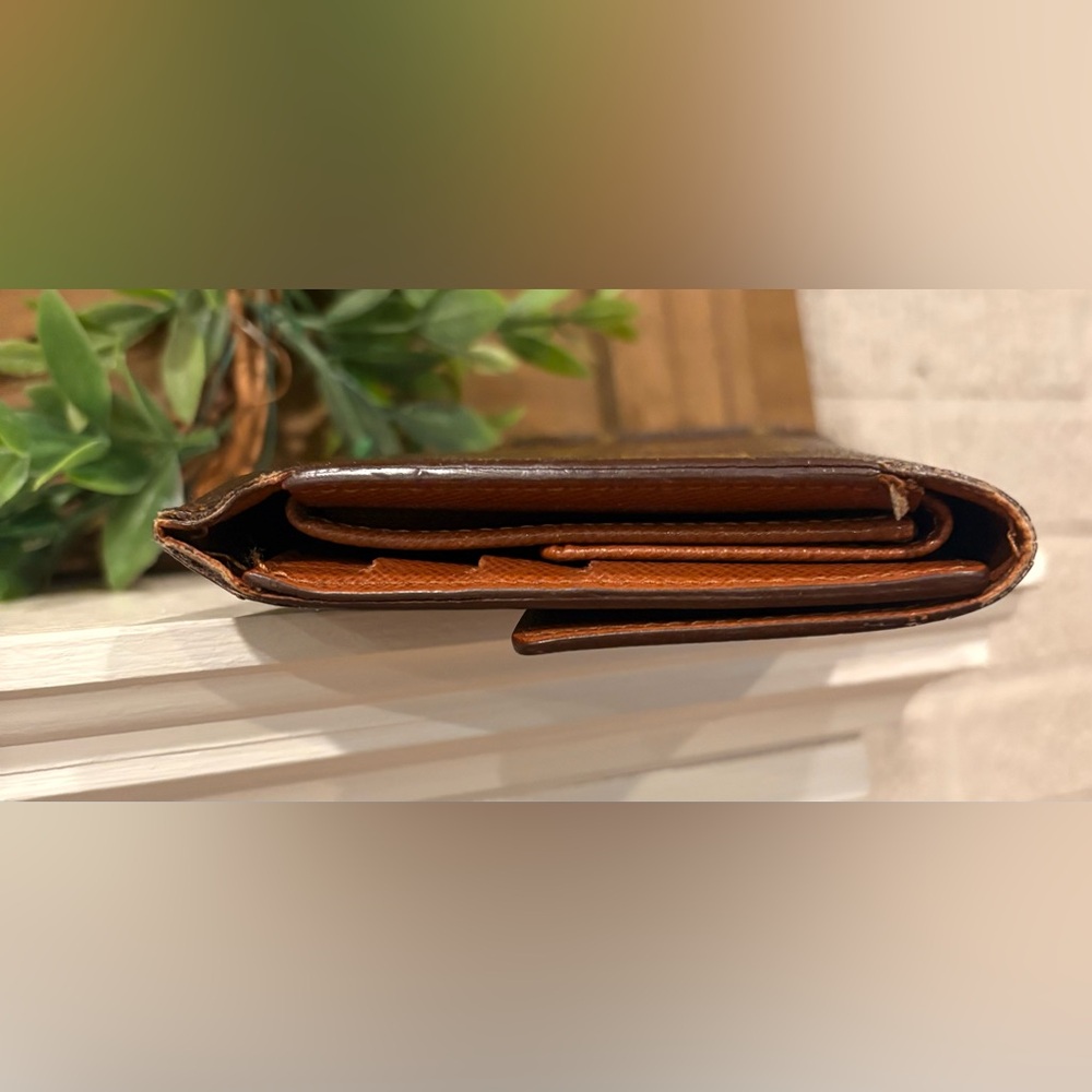 Authentic Vintage Louis Vuitton Monogram Sarah Wallet - Picture 5 of 12